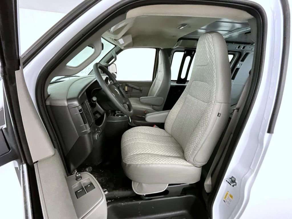 2025 Chevrolet Express Cargo Work Van - Photo 9