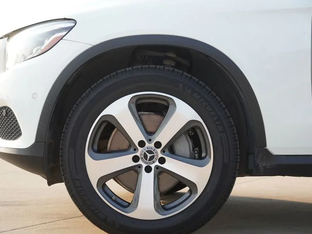 Used 2019 White Mercedes-Benz GLC 300 image 5