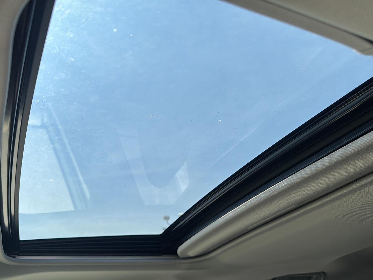 Used 2019 Lunar Rock Toyota XLE Premium image 12
