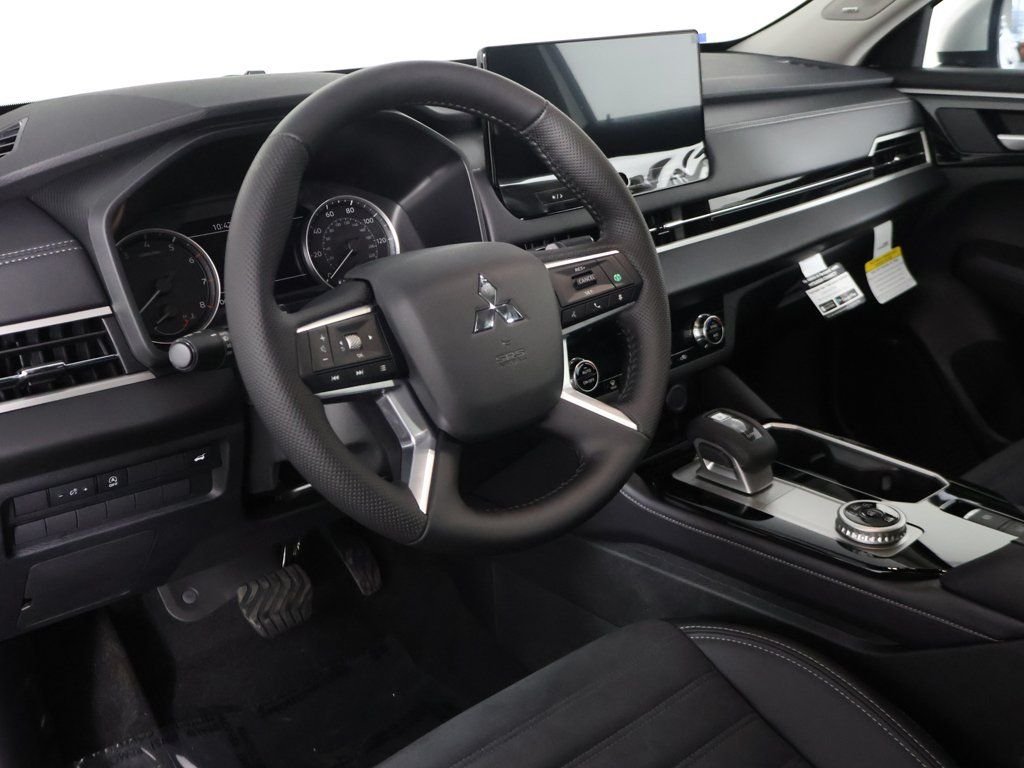 New 2026 Silver Mitsubishi SE image 29