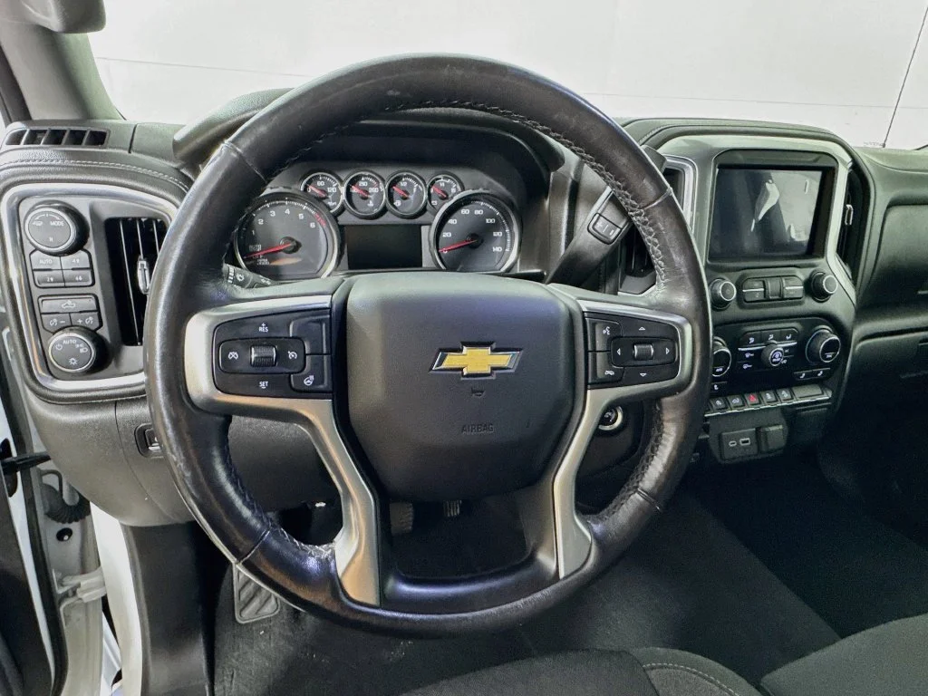 Used 2021 White Chevrolet LT image 12