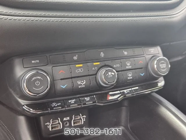 Used 2023 White Dodge SXT image 21