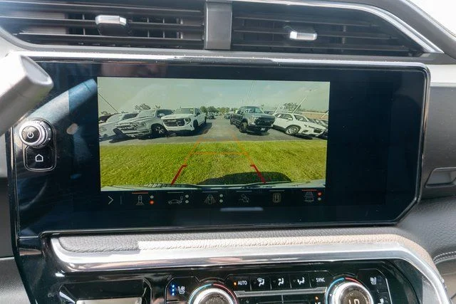 Used 2024 White GMC Denali image 25