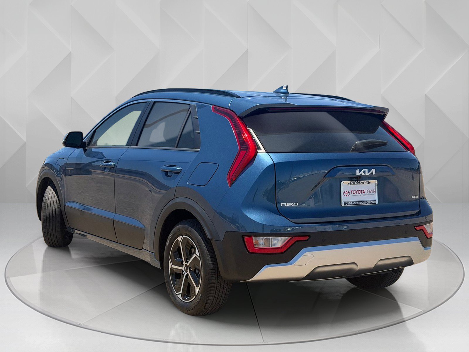 Used 2024 Mineral Blue Kia EX image 3