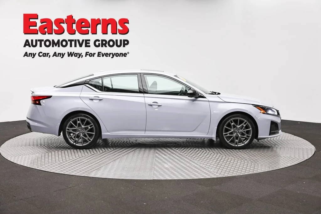 Used 2023 Gray Nissan 2.0 SR image 4