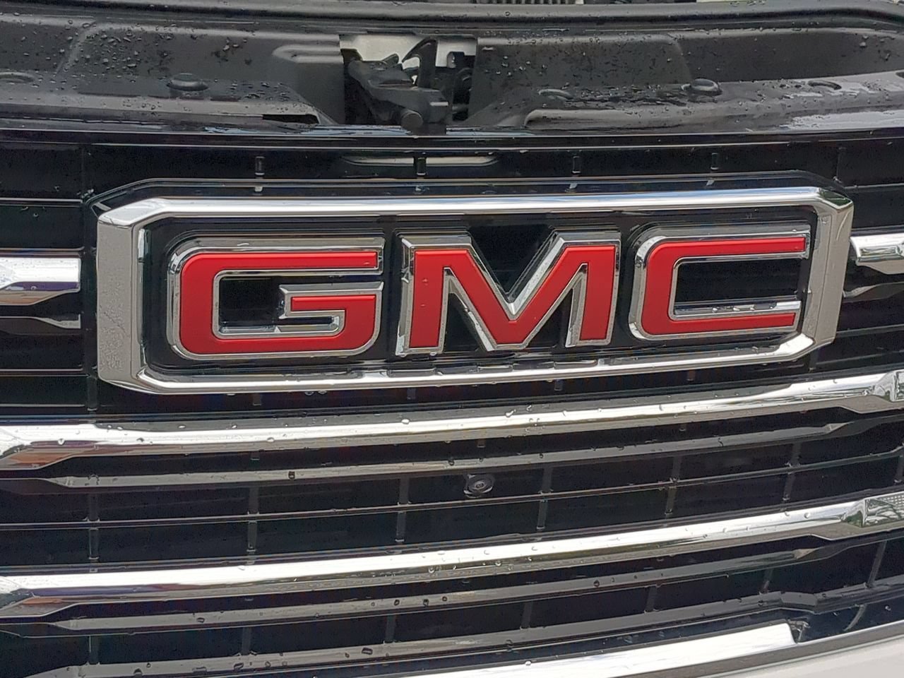 Used 2025 Summit White GMC Elevation image 32