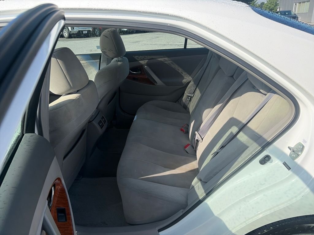 Used 2009 Super White Toyota  image 23