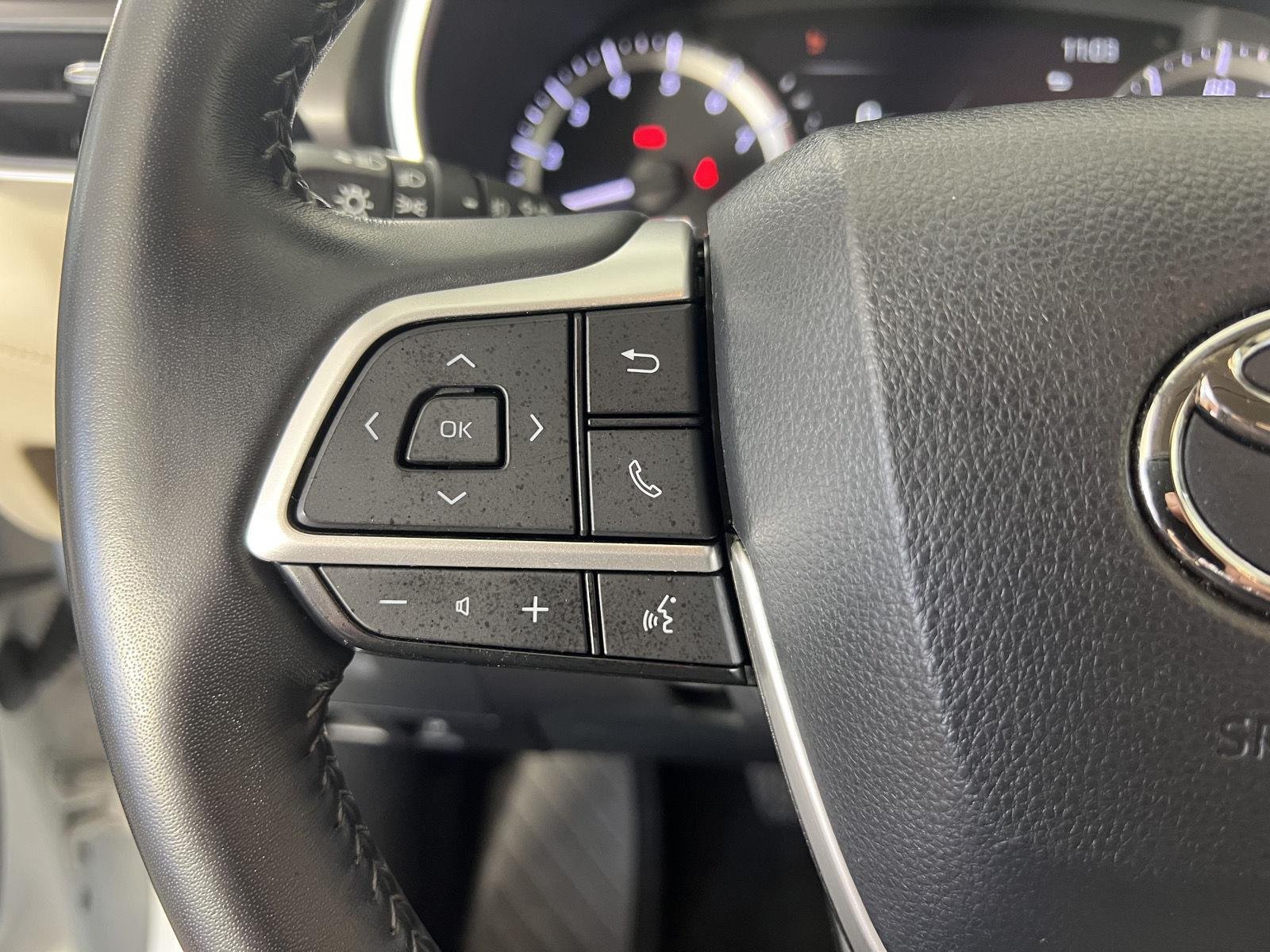 Used 2023 Wind Chill Pearl Toyota XLE image 11
