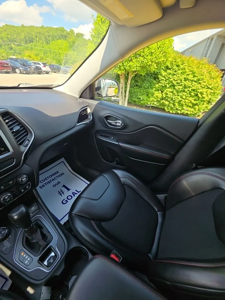 Used 2019 Diamond Black Jeep Trailhawk image 36
