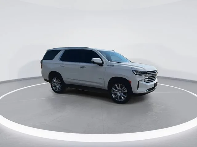 Used 2023 White Chevrolet High Country image 2