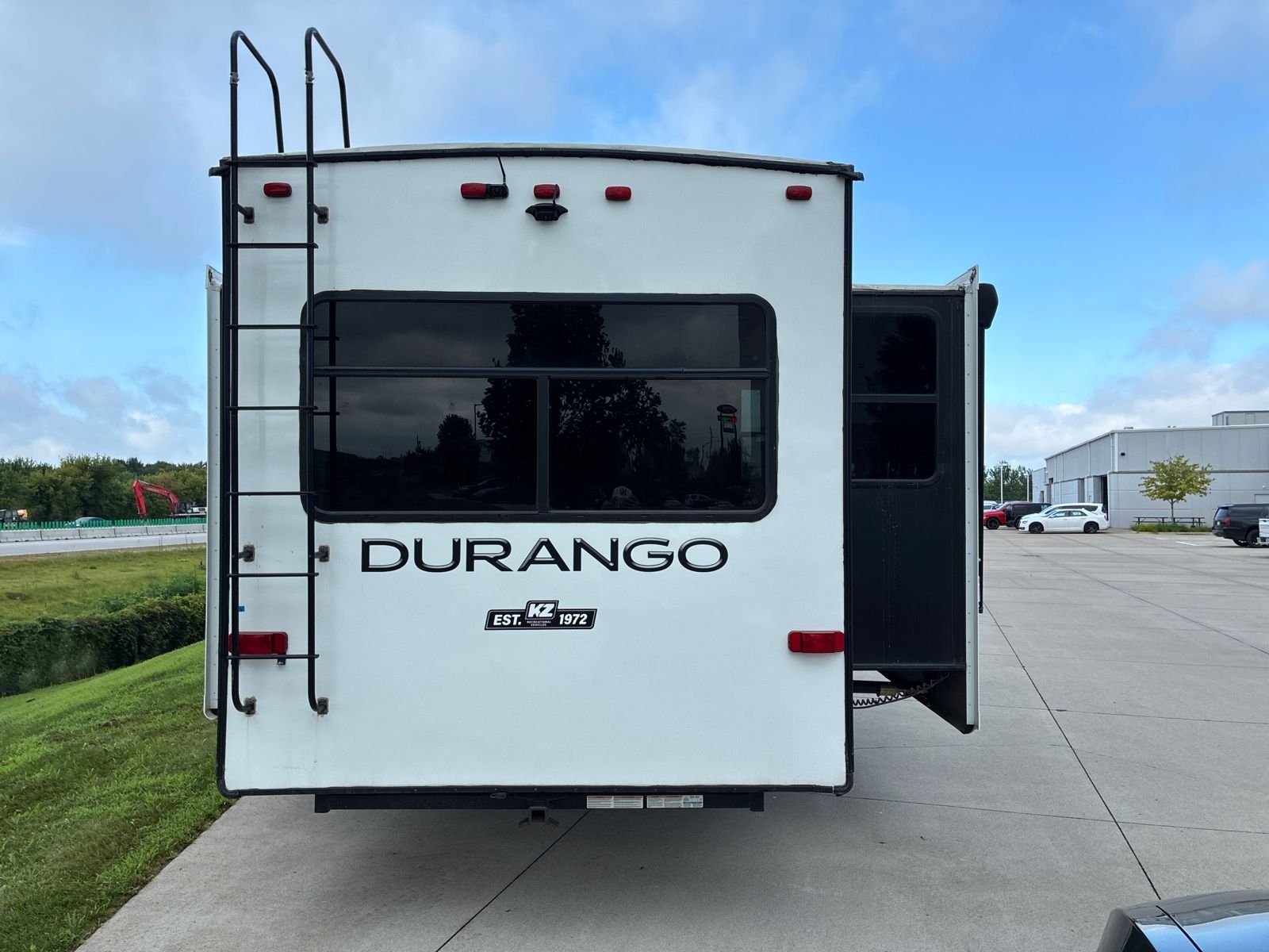 Used 2020 White DURANGO  image 5