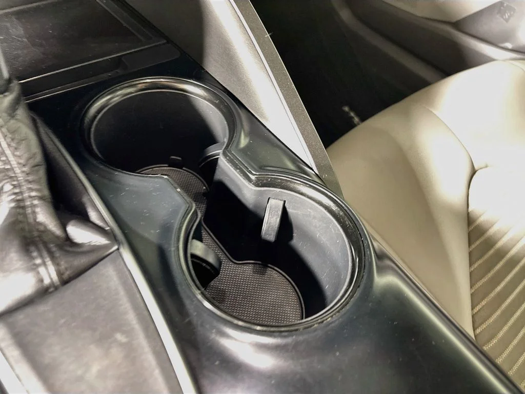 Used 2018 Silver Toyota SE image 15