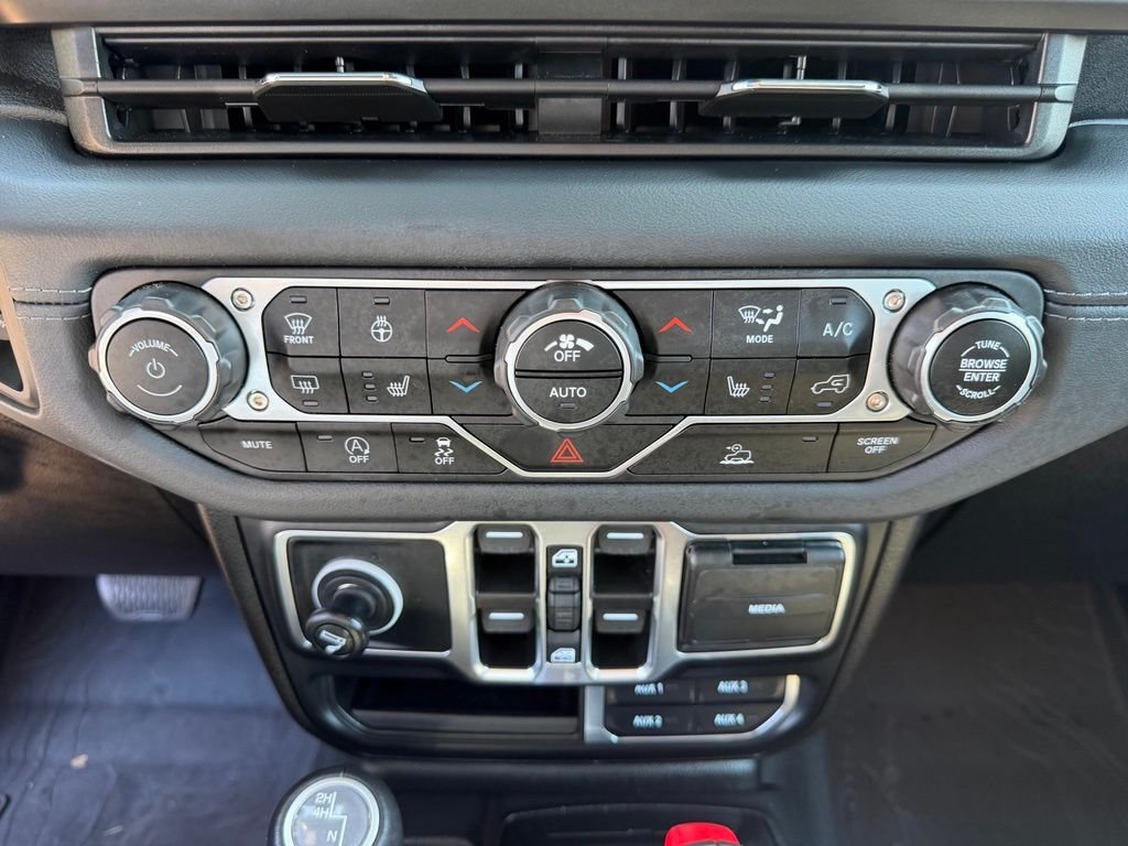 Used 2024 Bright White Clearcoat Jeep Sahara image 23