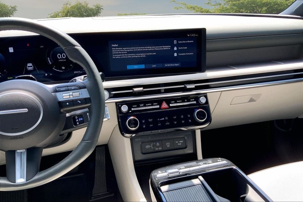 Used 2025 White Hyundai Limited image 9