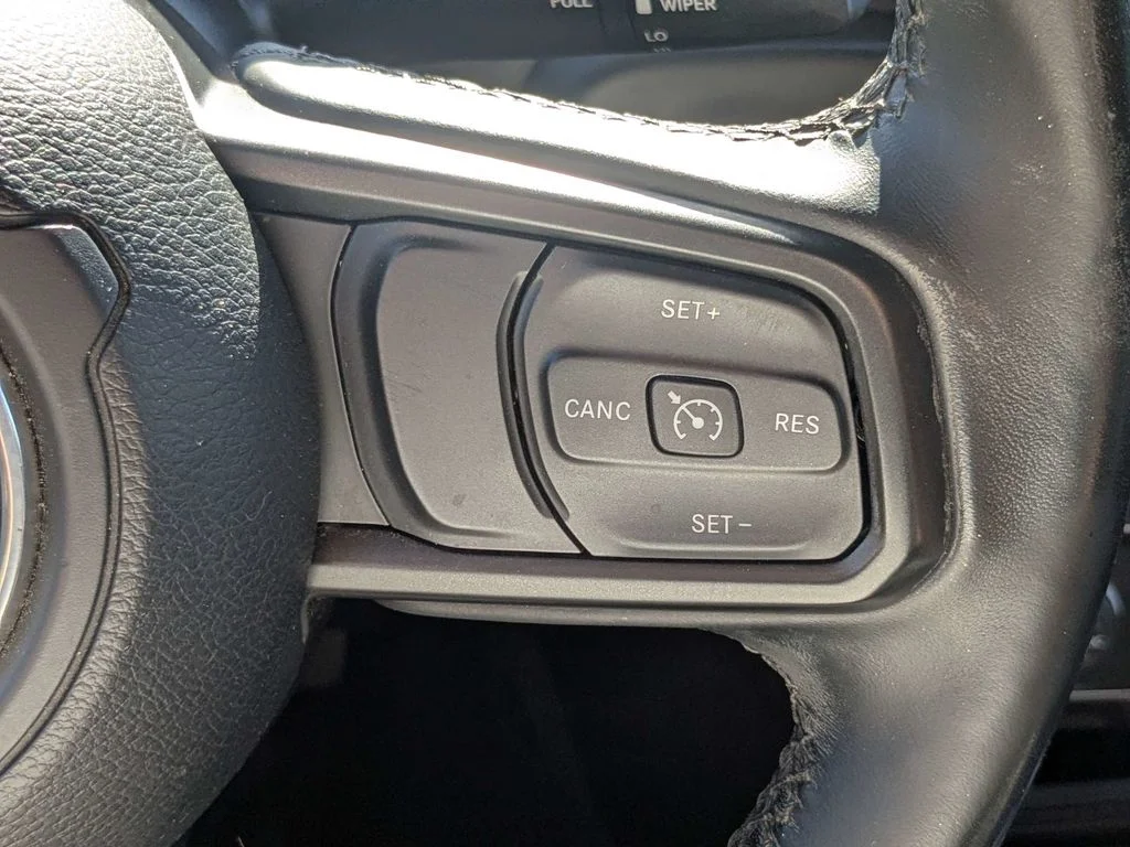 Used 2021  Jeep Unlimited Willys image 27