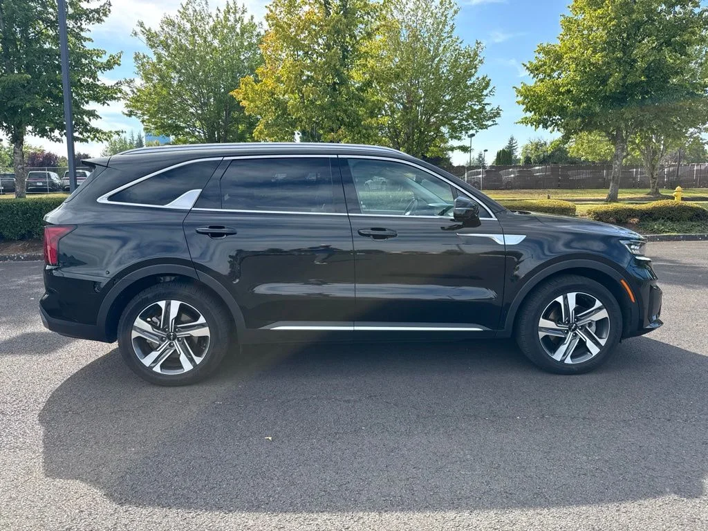 Used 2023 Aurora Black Kia SX Prestige image 8