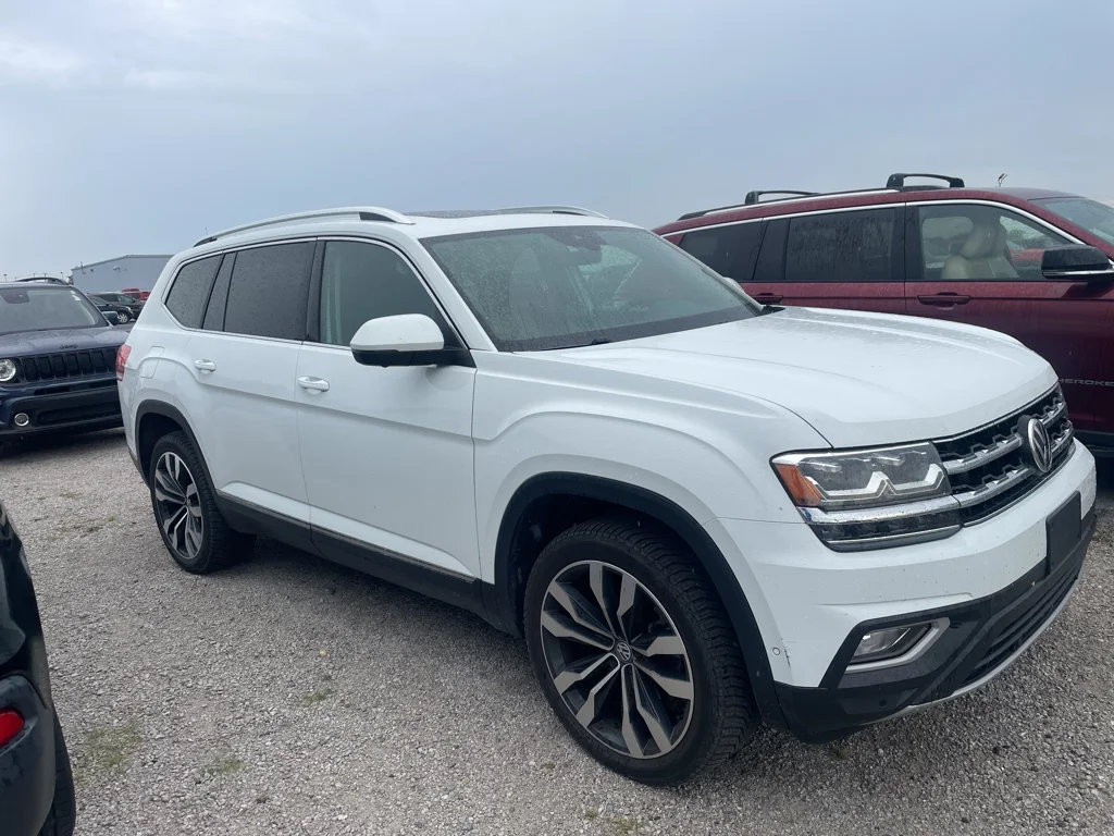 Used 2019 Pure White Volkswagen 3.6L V6 SEL Premium image 3