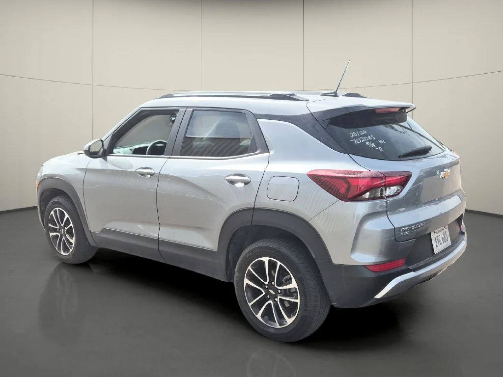 Used 2025 Gray Chevrolet LT image 5