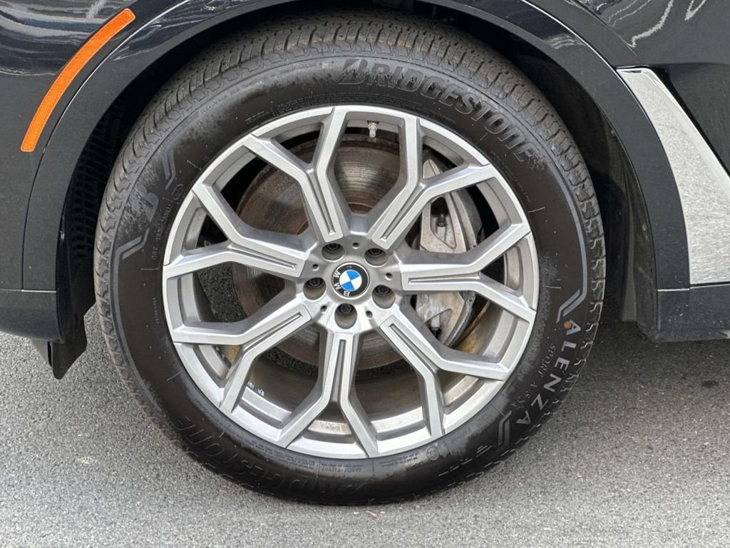 Used 2024 Black Sapphire Metallic BMW xDrive40i image 9