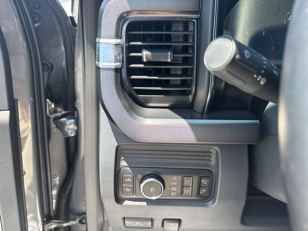 2026 Ford F-350 Super Duty Platinum - Photo 18
