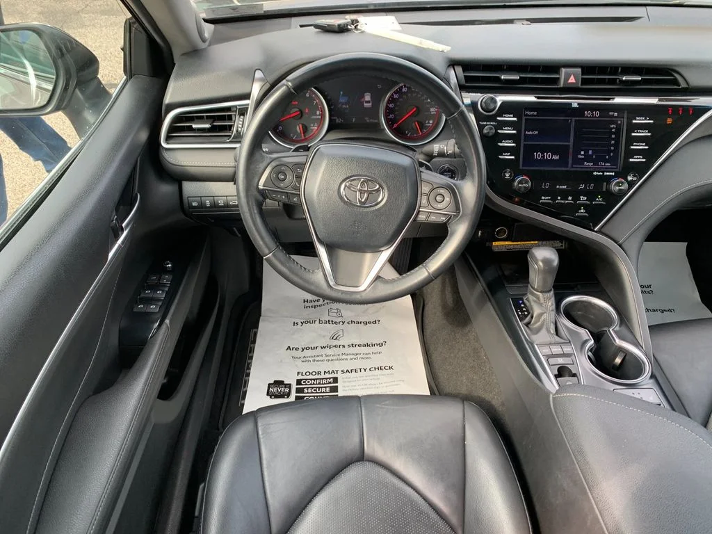 Used 2018 Gray Toyota XSE V6 image 17