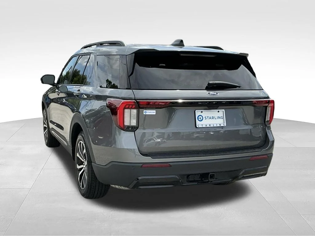 Used 2025 Gray Ford ST-Line image 6