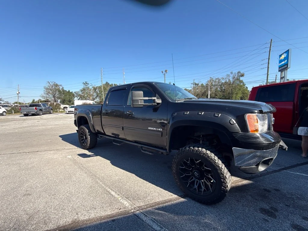 Used 2013 Black GMC SLT image 1