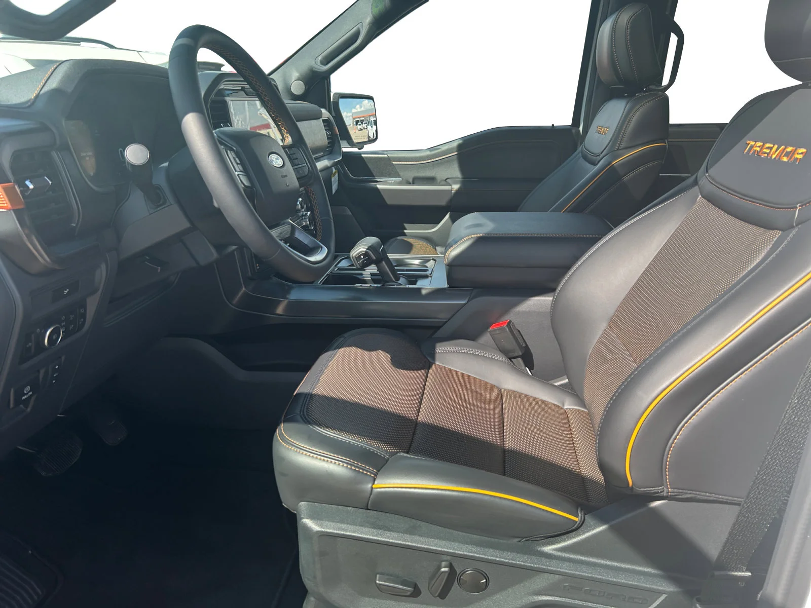 New 2026 Oxford White Ford Tremor image 14