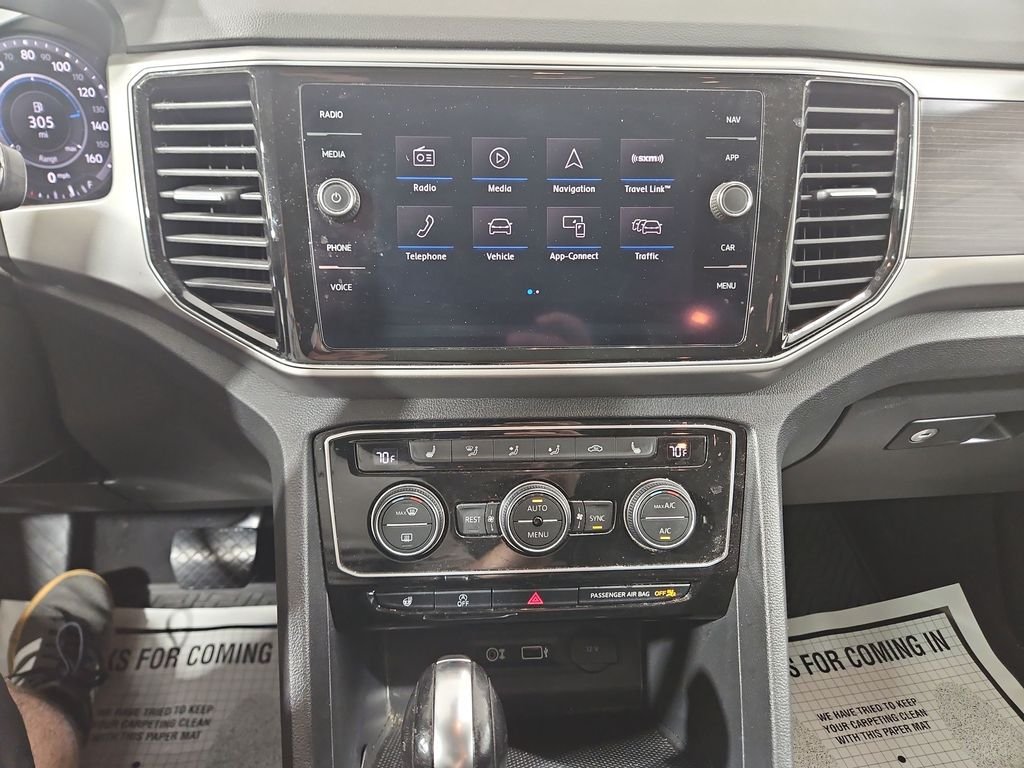 Used 2019 White Volkswagen SEL image 19