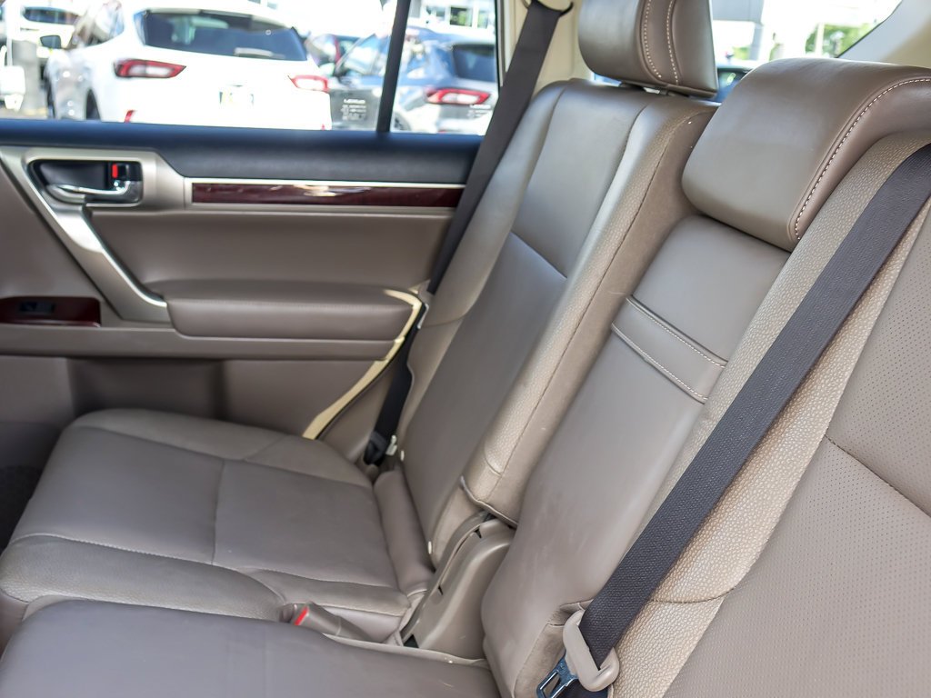 Used 2018 Red Lexus 460 image 11