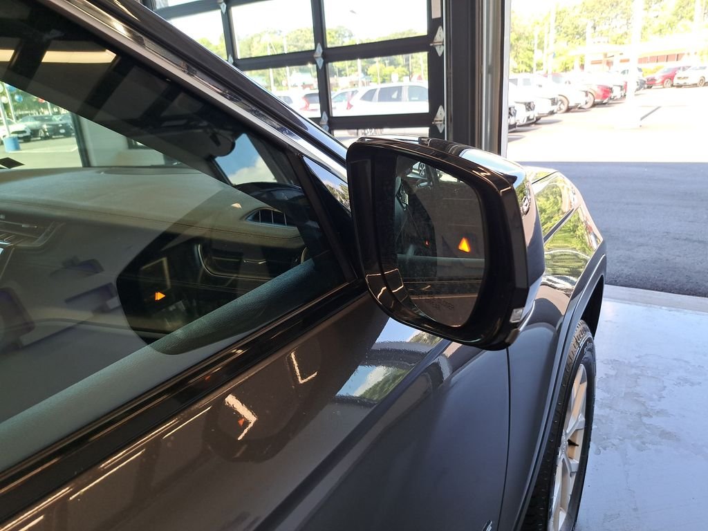 Used 2022 Gray Jeep Limited image 33