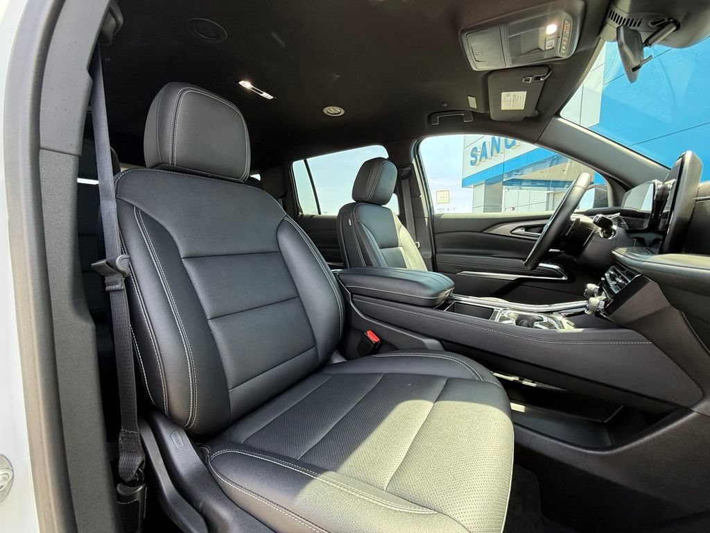 Used 2025 Summit White Chevrolet LT image 16