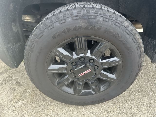Used 2024 White GMC AT4 image 49