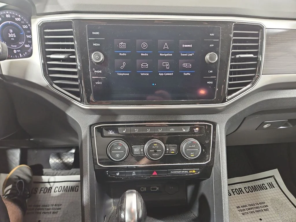 Used 2019 White Volkswagen SEL image 19