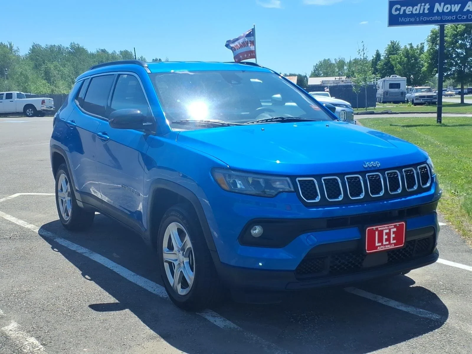 Used 2024 Blue Pearl Jeep Latitude image 3