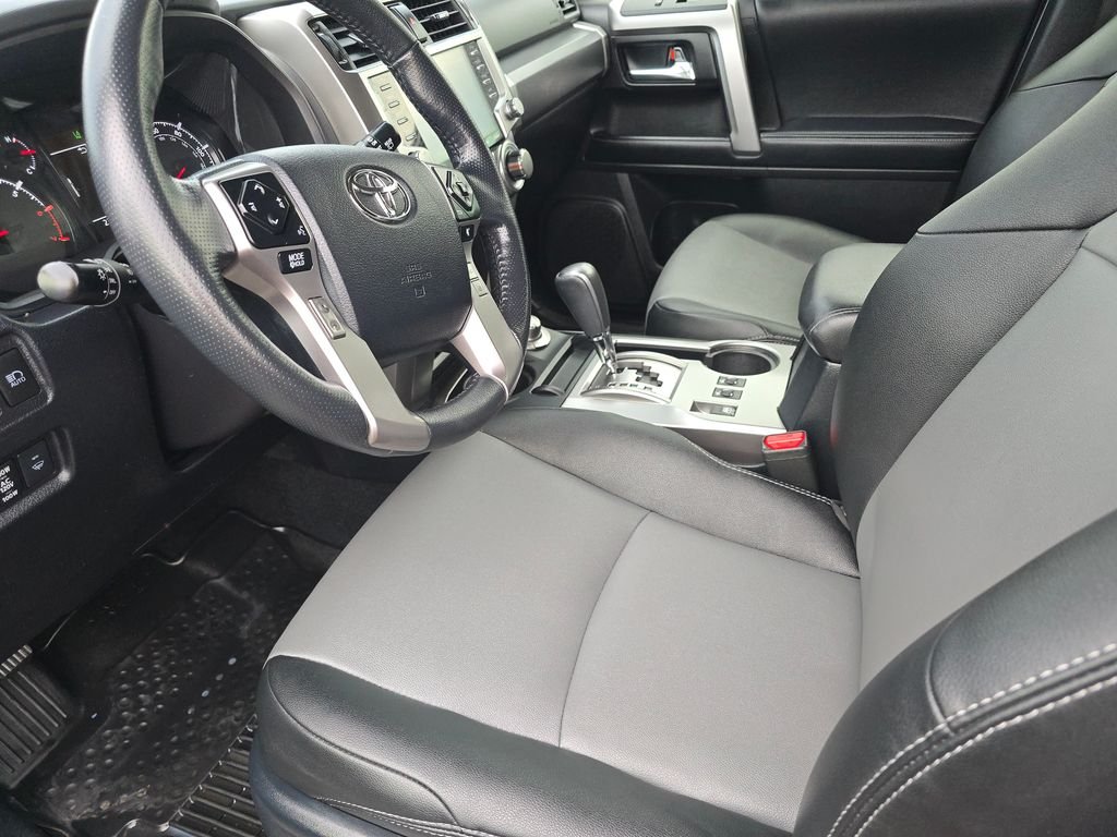 Used 2024  Toyota SR5 Premium image 18