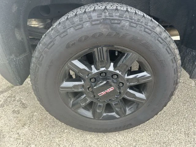 Used 2024 White GMC AT4 image 49