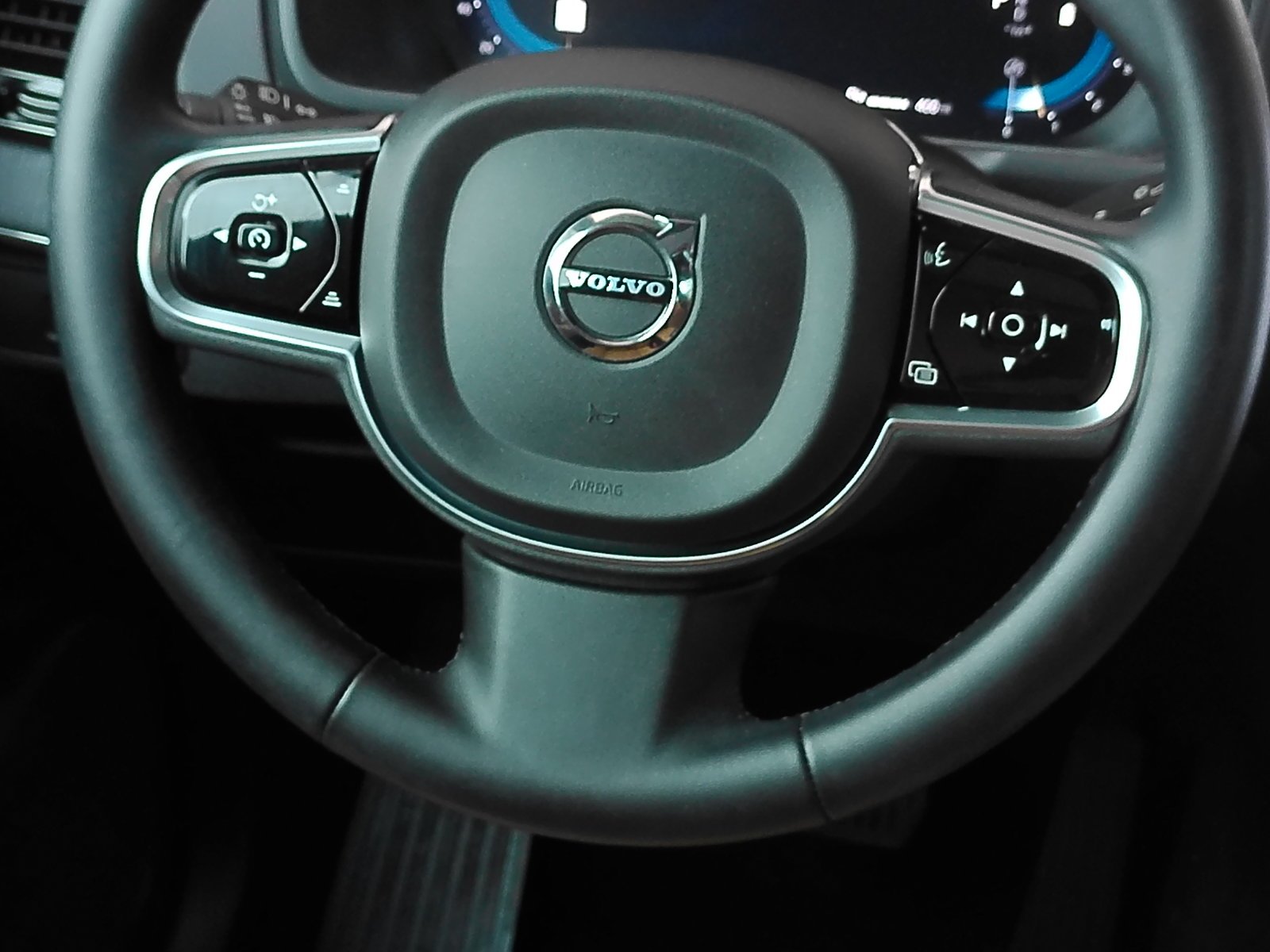 Used 2023 White Volvo Ultimate image 19