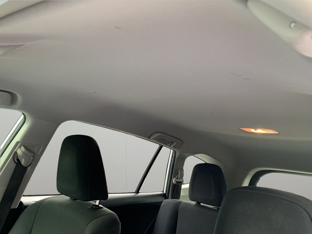 2017 Toyota RAV4 LE - Photo 32