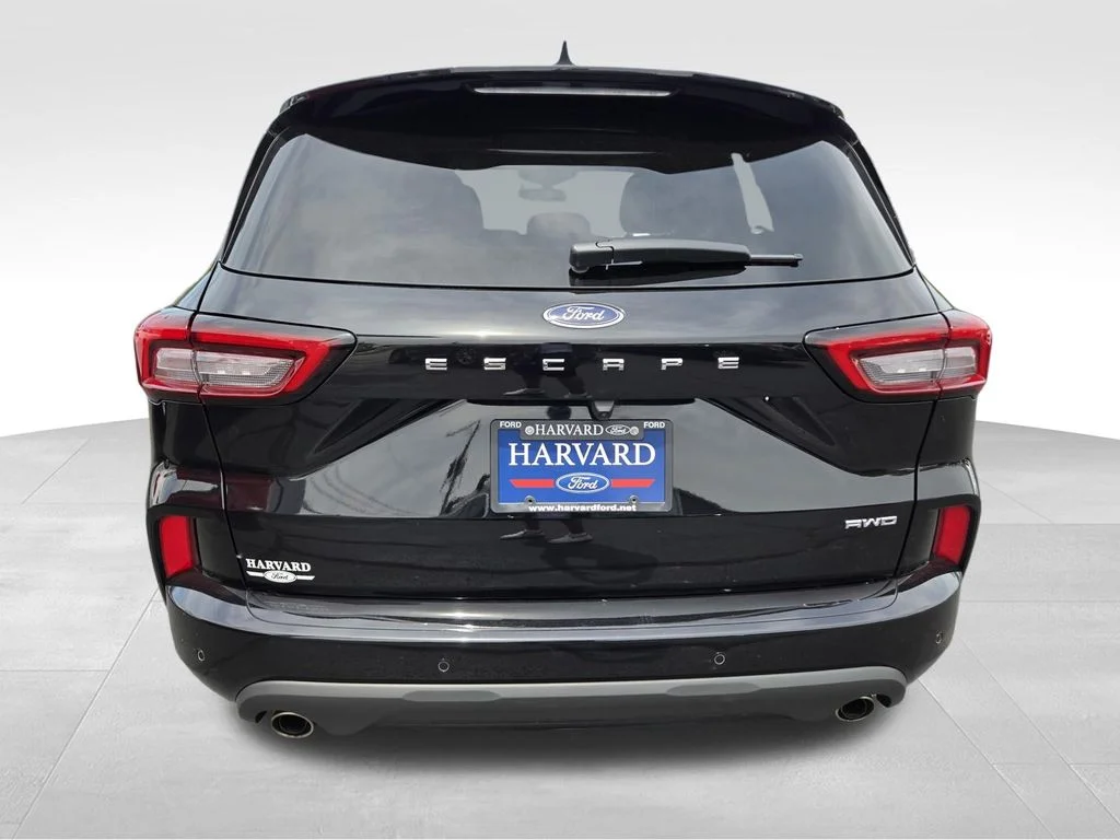 Used 2023 Agate Black Metallic Ford ST-Line image 5