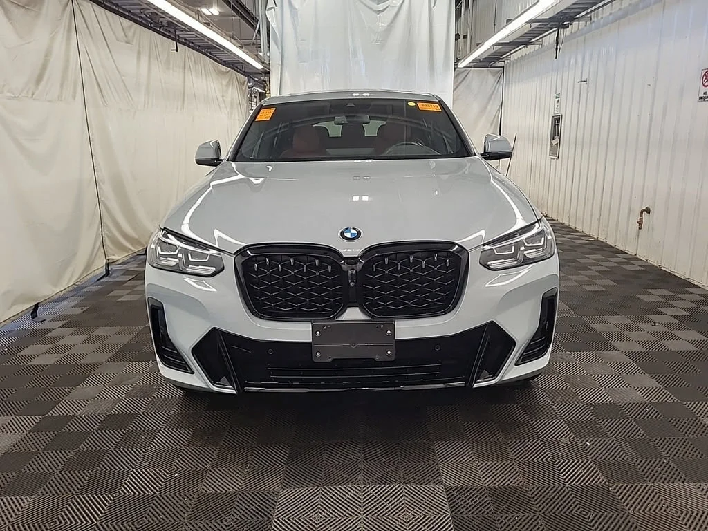 Used 2024  BMW xDrive30i image 3