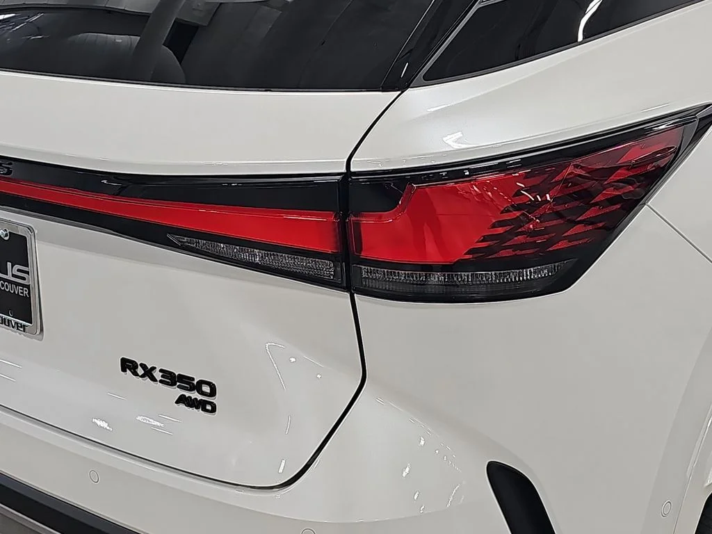 New 2026 Eminent White Pearl Lexus LUXURY image 32