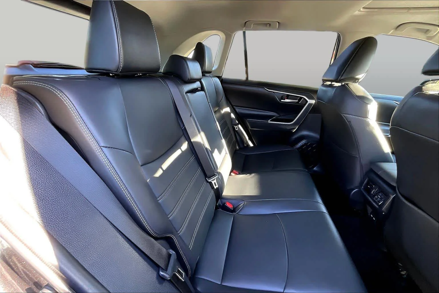 Used 2025 Magnetic Gray Metallic Toyota XLE Premium image 21