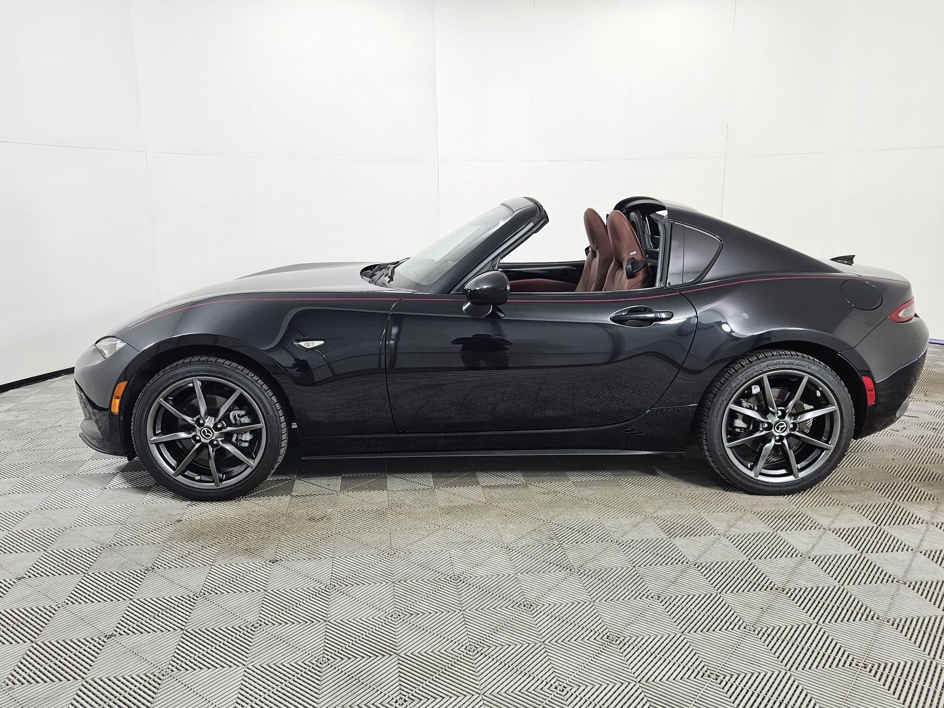Used 2018 Black Mazda Grand Touring image 4