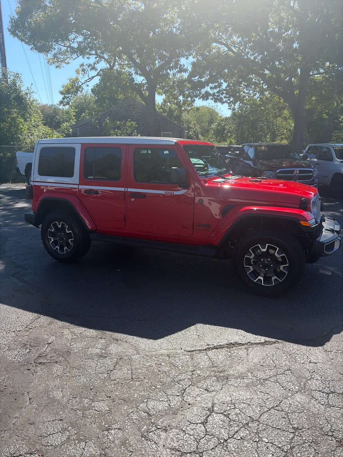 New 2026 Firecracker Red Clear-Coat Exterior Paint Jeep Sahara image 4