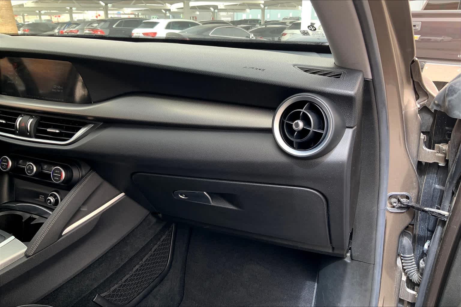 Used 2019 Imola Titanium Metallic Alfa Romeo Sport image 18
