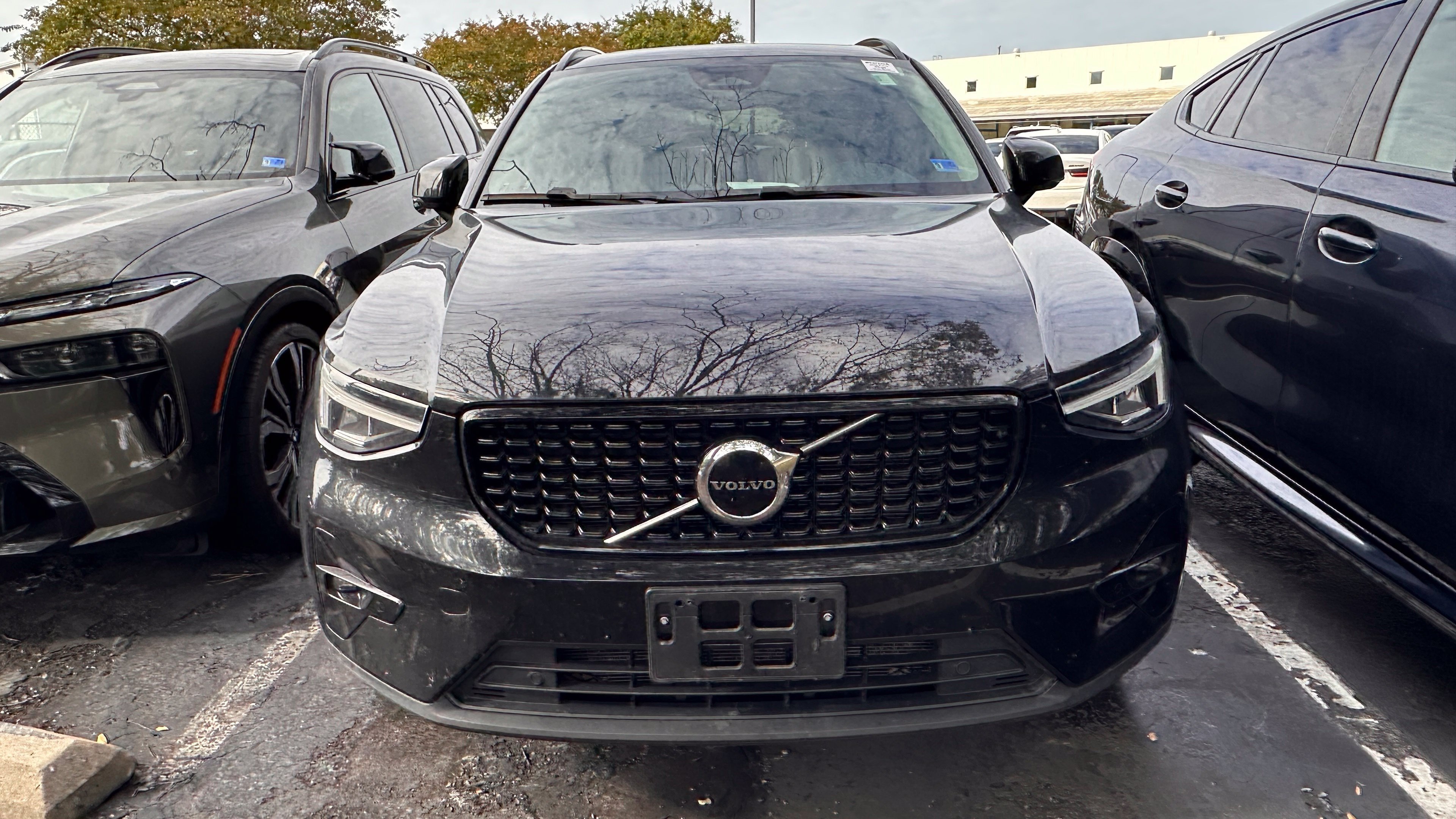 Used 2023 Onyx Black Metallic Volvo B4 Plus Dark Theme image 5
