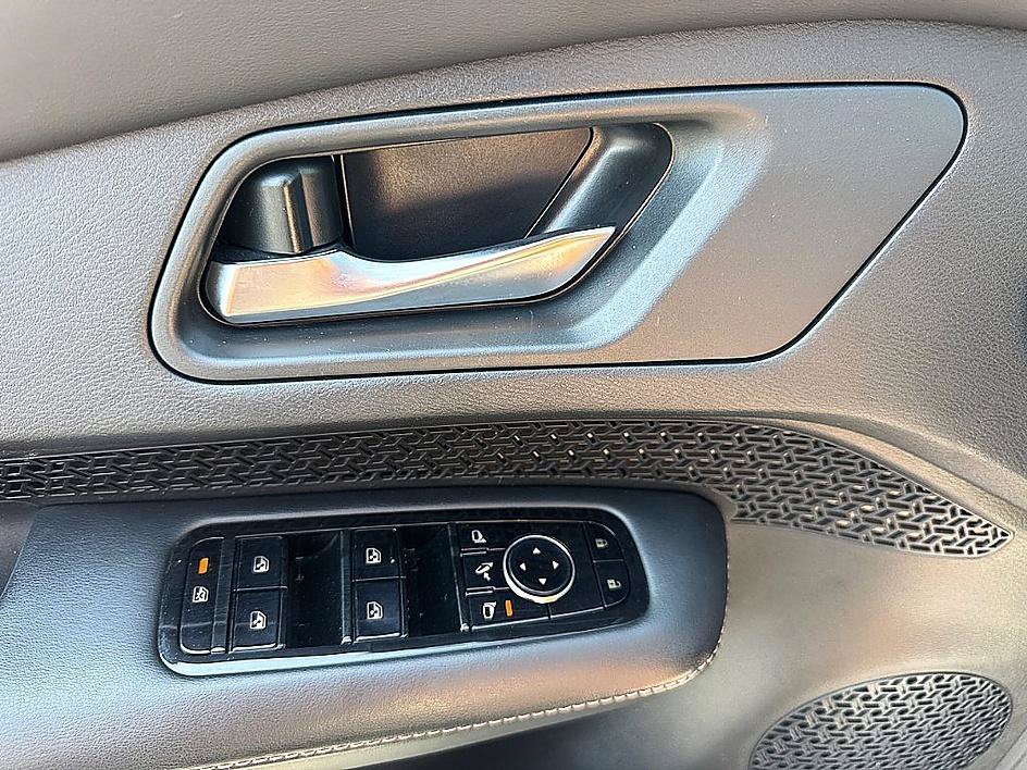 Used 2023 Gun Metallic Nissan VENTURE+ image 21