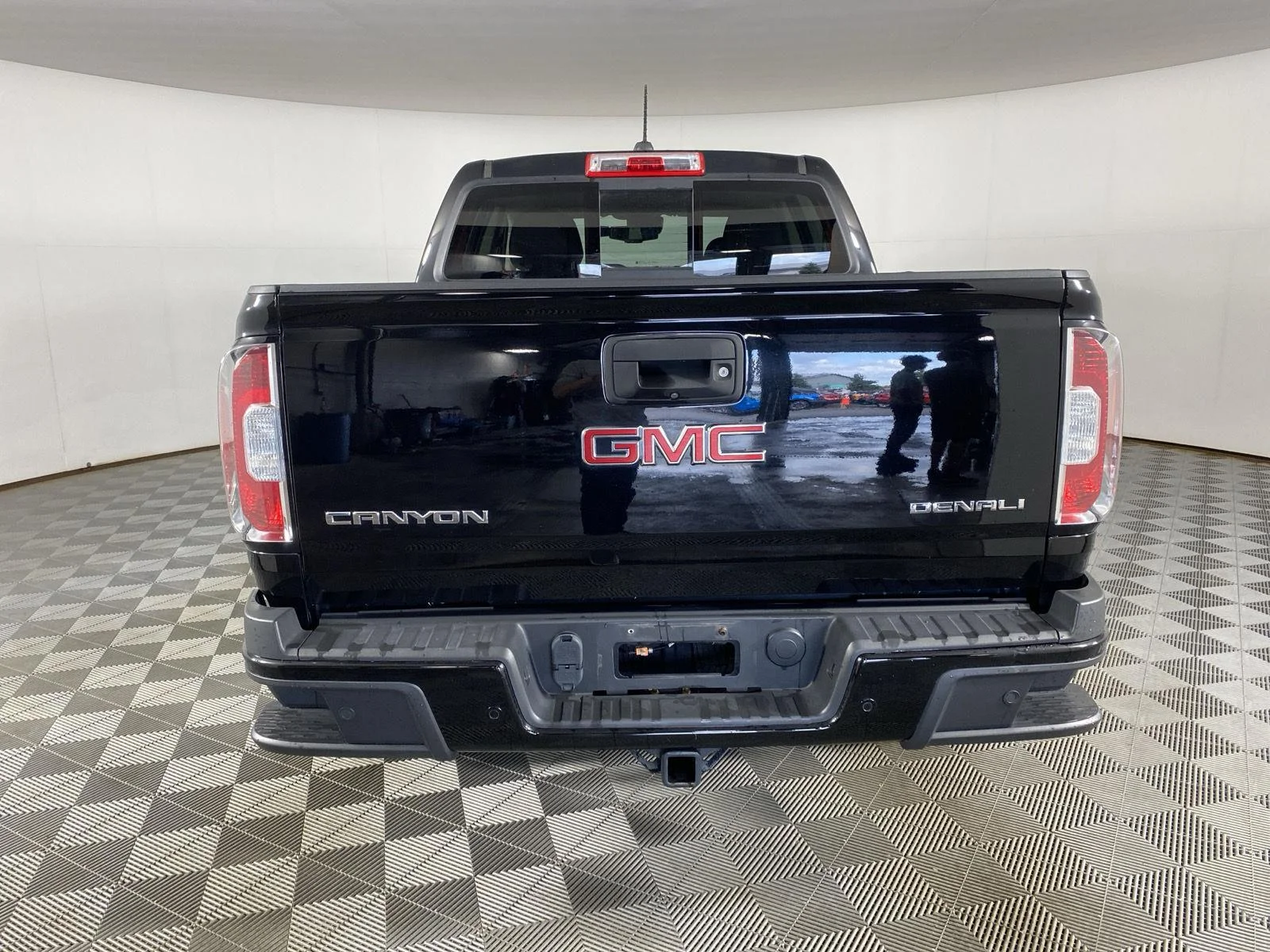 Used 2019 Onyx Black GMC 4WD Denali image 6