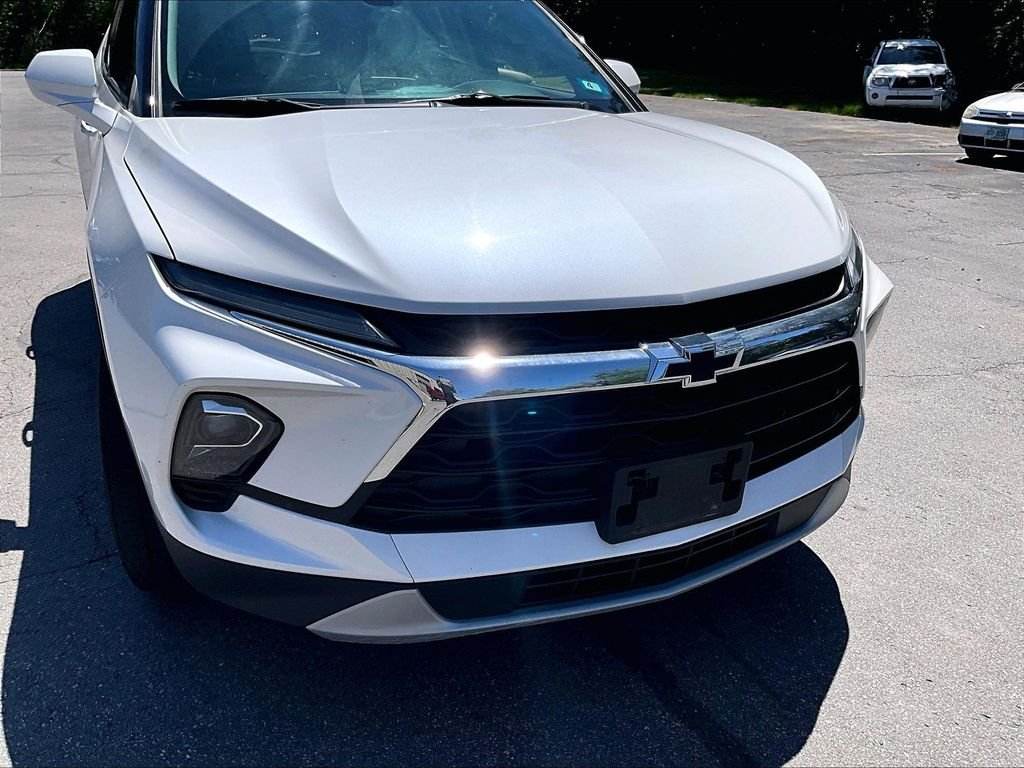 Used 2023 Iridescent Pearl Tricoat Chevrolet LT image 5